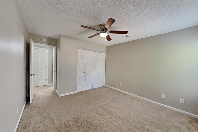 Building Photo - 573 Grandview Cir