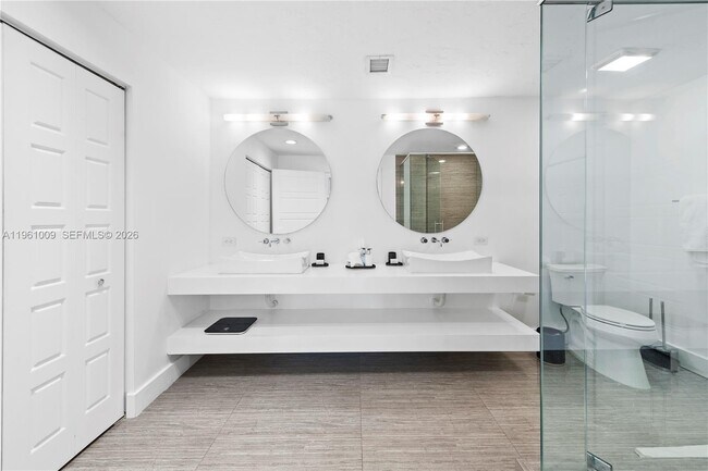 Building Photo - 253 N Coconut Ln