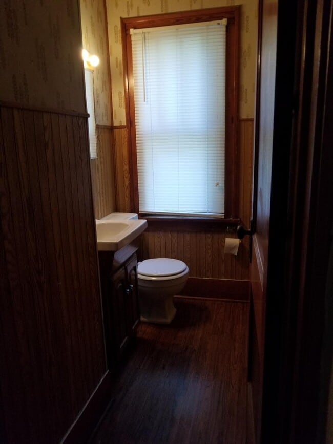 Building Photo - 119 Mohawk St