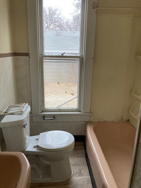 Building Photo - 611 N Adams St