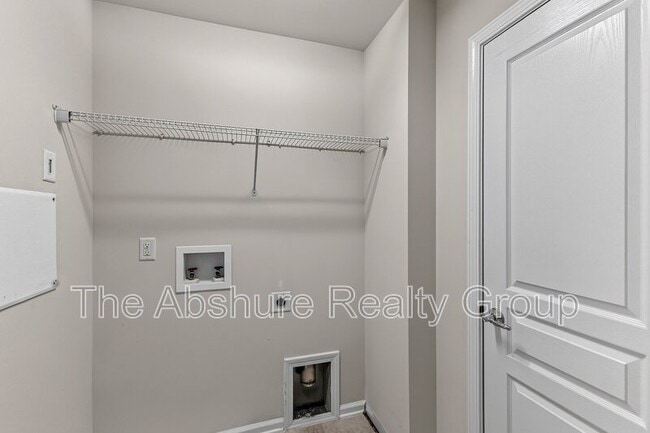 Building Photo - 8611 Macedonia Lake Dr