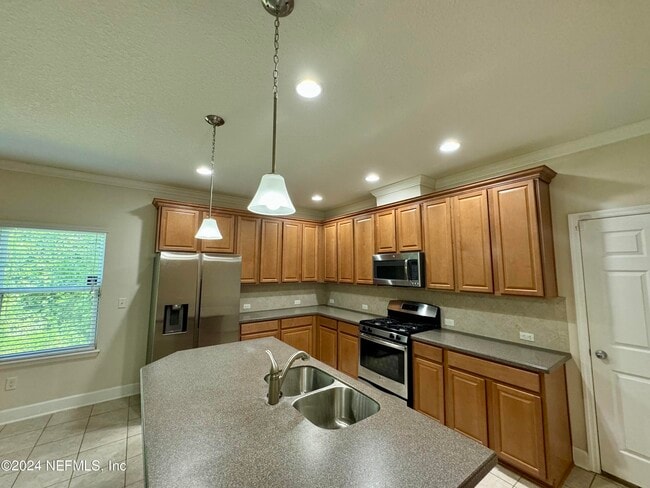 Building Photo - 289 Spring Park Ave