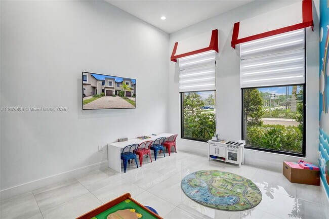 Building Photo - 403 NE 212th St