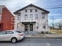 Building Photo - 122 Ann St