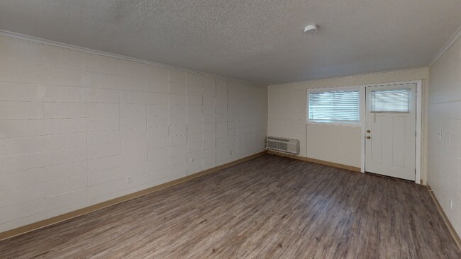 Building Photo - 2034 Riverdale St