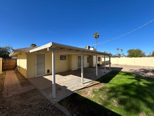 Building Photo - 5015 N 13th Ave