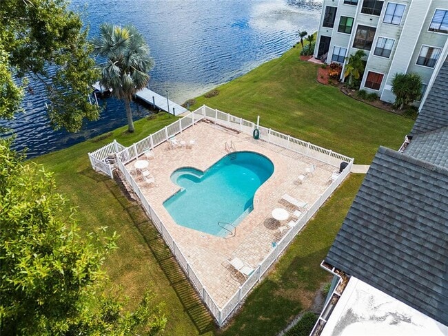 Building Photo - 3127 W Sligh Ave