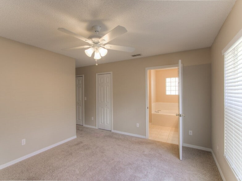 Building Photo - 538 Rouzer St