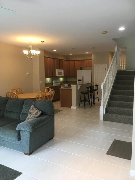 Building Photo - 10316 Fallsgrove St