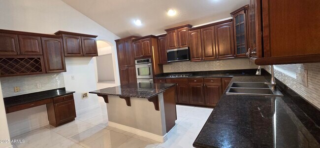 Building Photo - 9418 S 46th Dr
