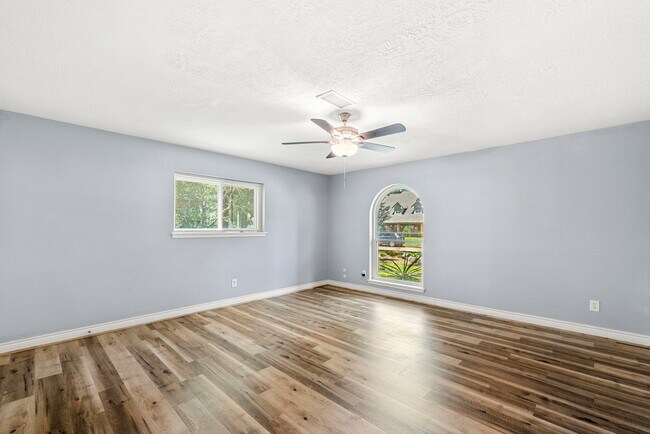 Building Photo - 1103 Manatee Ln