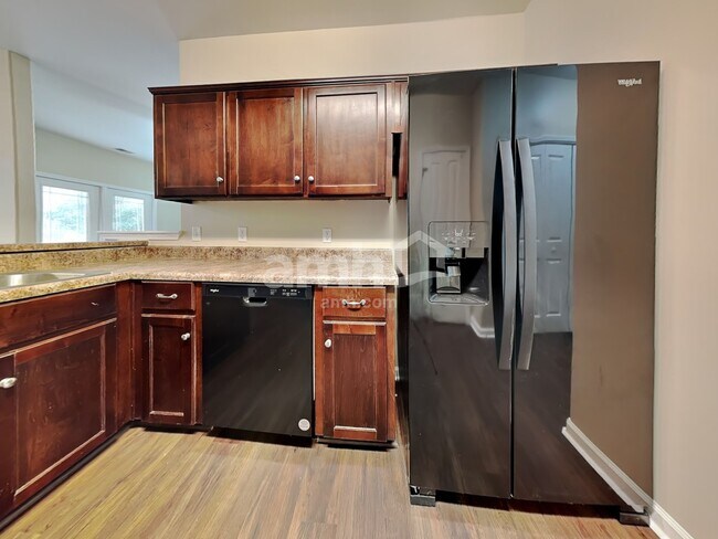 Building Photo - 60 Summer Hill Way