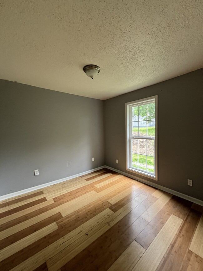 Building Photo - 406 W Ripley Ave