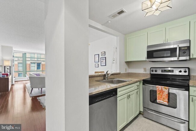Building Photo - 1150 K St NW