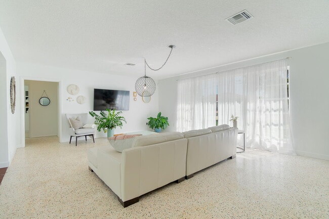 Building Photo - 651 Ocean Inlet Dr