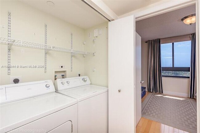 Building Photo - 1330 West Ave