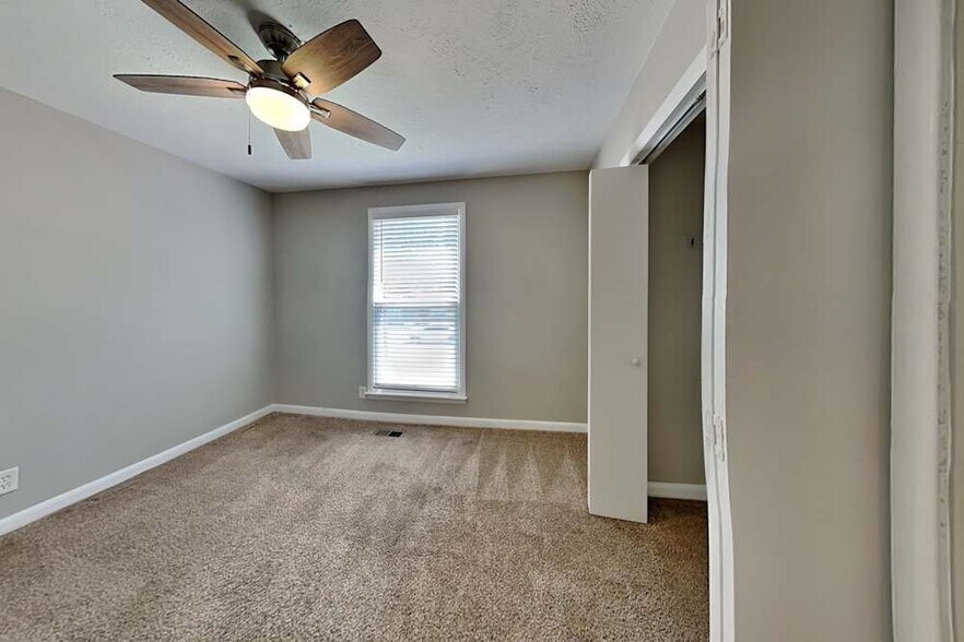 Building Photo - 690 Frankfort Dr