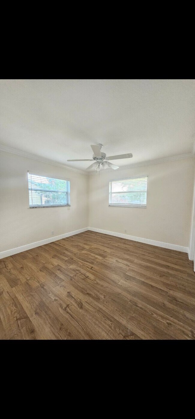 Building Photo - 1226 Rowayton Cir