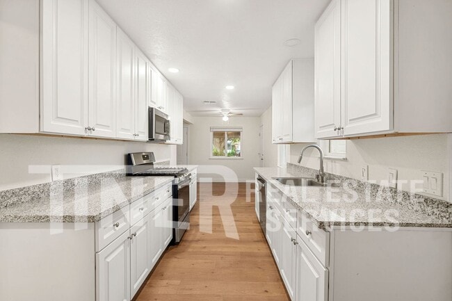 Building Photo - 7520 Schreiner St