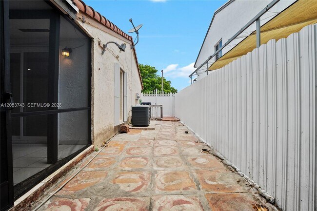 Building Photo - 12262 SW 10th St