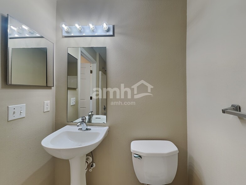 Building Photo - 13727 Gentle Woods Ave