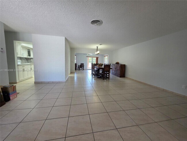 Building Photo - 14760 Lewis Rd