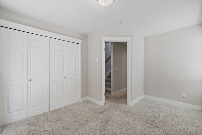 Building Photo - Stylish 3 bedroom townhome in Madison Valley!