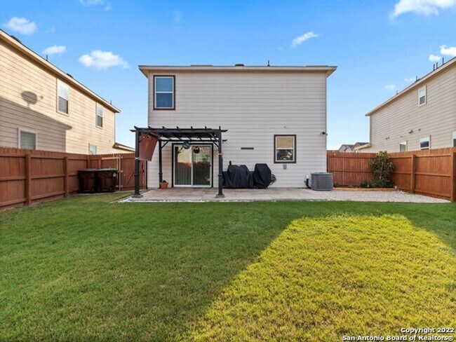 Building Photo - 3 Bedroom w/Game Room