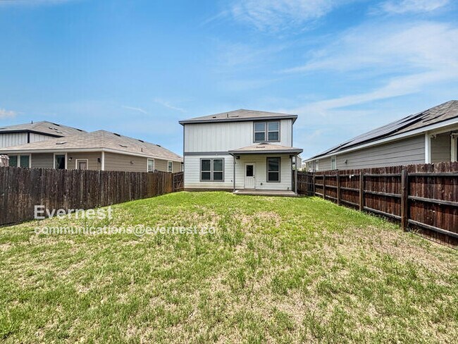 Building Photo - Charming and Spacious 3-Bedroom Home with ...