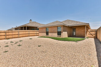Building Photo - "Charming 3-Bed, 2-Bath Haven with 1,615 Sq Ft in Lubbock's Cozy Kirksey Avenue!"
Half off first ...