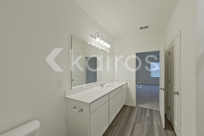 Building Photo - 631 Castillo Dr