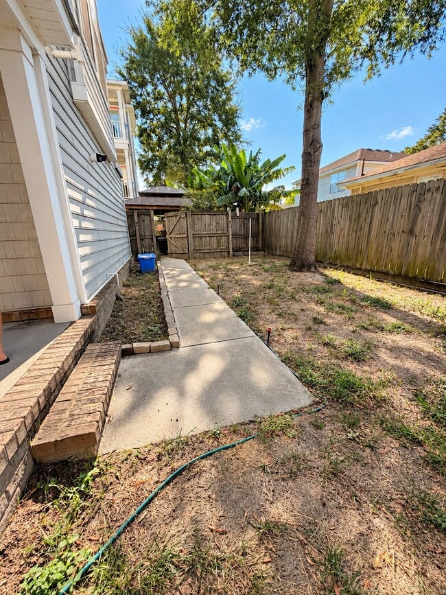 Building Photo - 4631 Lee Ave