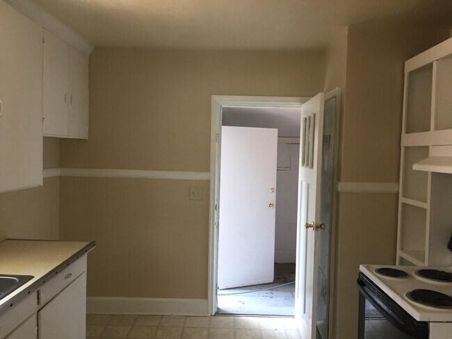 Building Photo - **AVAILABLE NOW**Midtown Columbus, GA 3 Be...