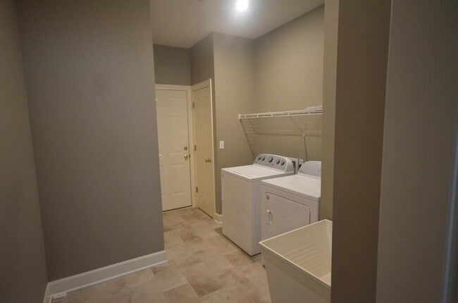 Building Photo - 4900 Royal Lytham Dr