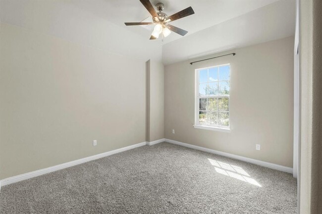 Building Photo - 515 Spanish Mustang Dr