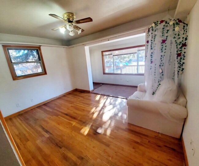 Building Photo - 910 Bungalow Ct