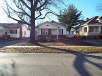 Building Photo - Two bedroom/one bathroom single family hou...