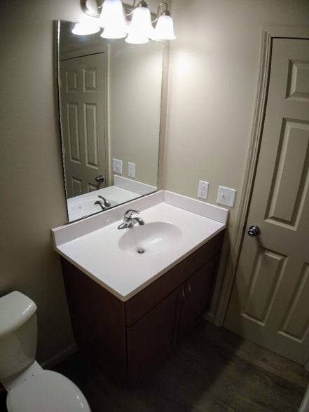 Building Photo - 2109 Louis Cir