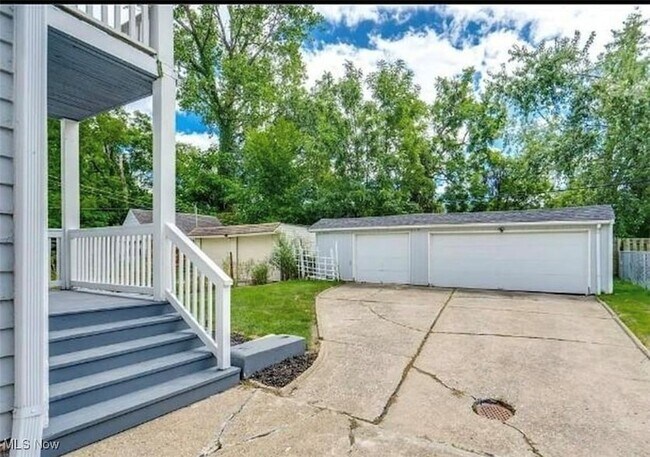 Building Photo - 14300 Darwin Ave