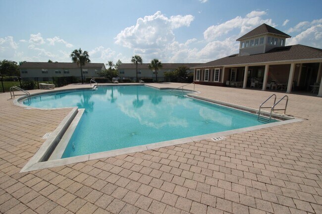 Building Photo - 718 Majestic Dr