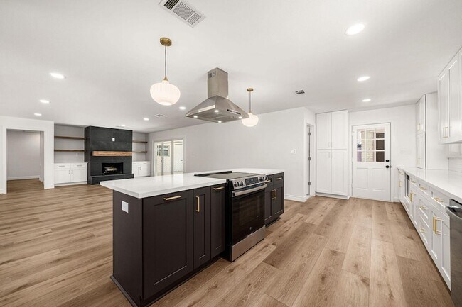 Building Photo - 10115 Moorberry Ln