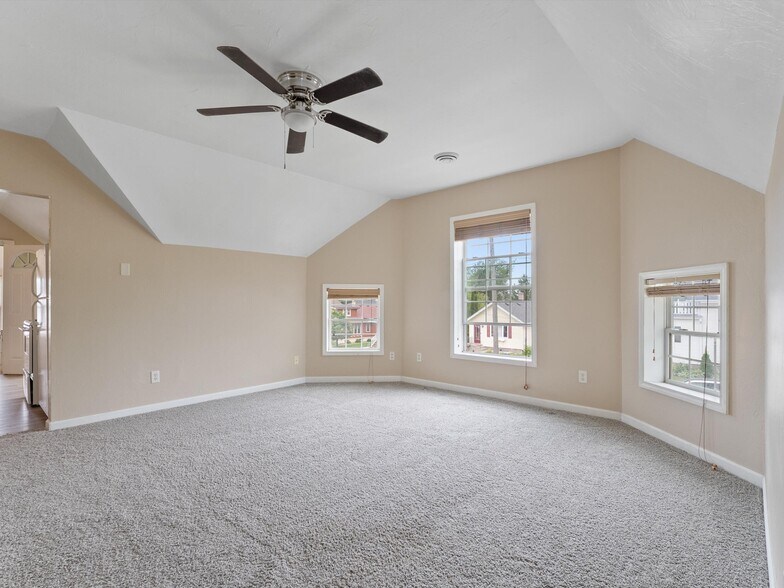 Living Room - 720 Pine St