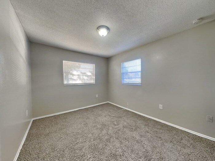 Building Photo - 2230 Rohr Dr