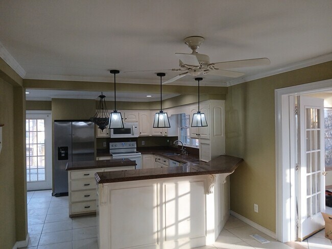 Building Photo - 132 Forest Ridge Dr