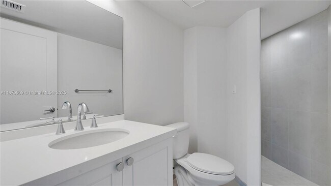 Building Photo - 555 NE 34th St