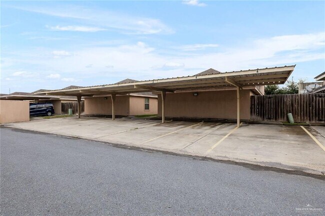 Building Photo - 8 Taxco Ct