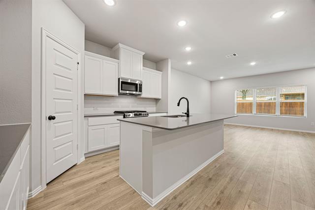 Building Photo - 3204 Royal Frst Dr