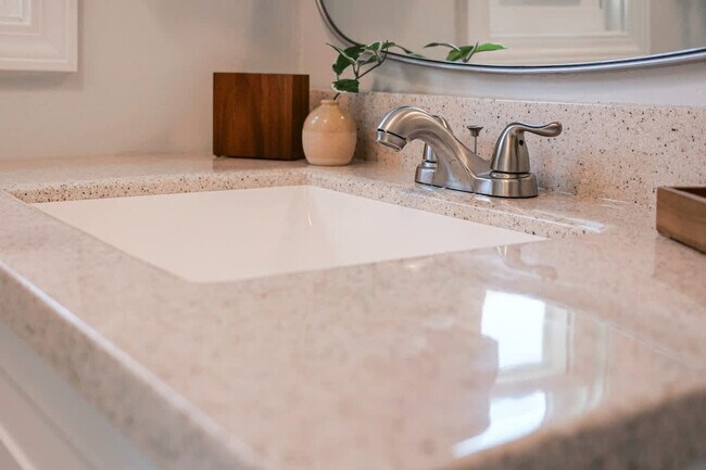 Building Photo - 7906 Lanyard Dr