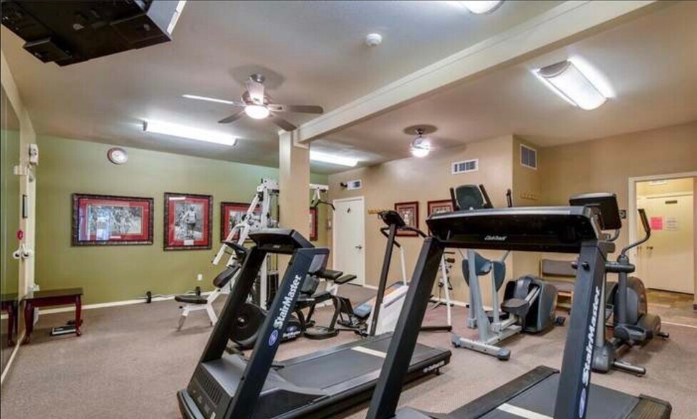 Building Photo - 33020 10th Ave SW