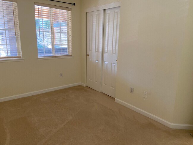Building Photo - Spacious 3 bed/3 bath condo in San Ramon